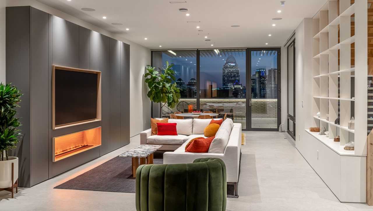 Luxury living room in downtown Cincinnati with views of the city's skyline Luxury living room in downtown Cincinnati with views of the city's skyline