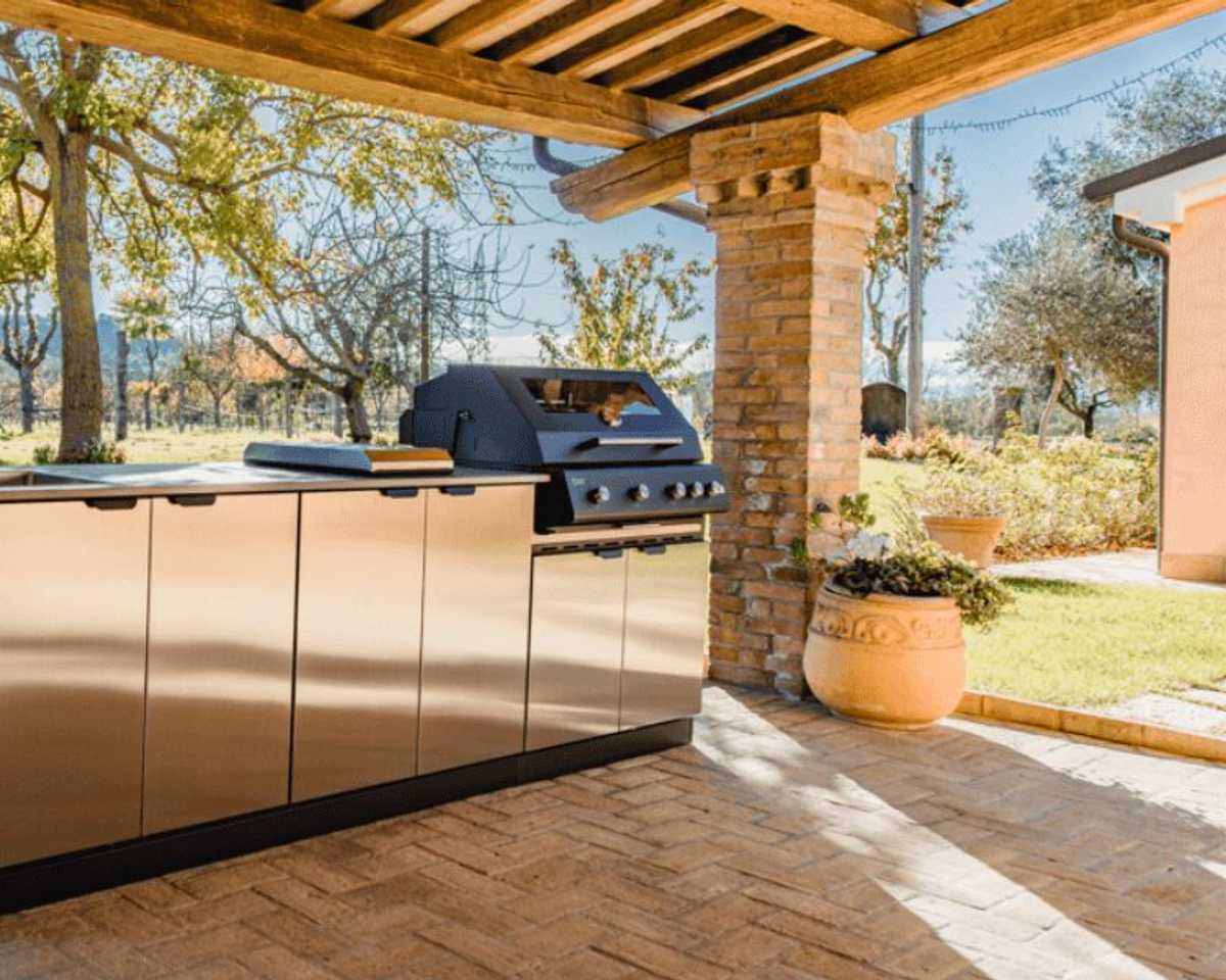 Outdoor European Kitchen